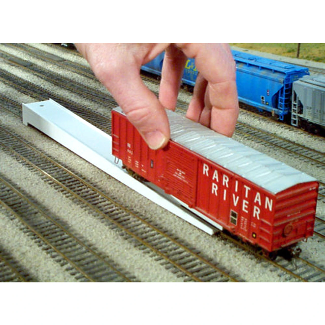 Rix Products 628-002 - Rail-It Portable Rerailer - HO Scale 3 Rix Products 628-002 - Rail-It Portable Rerailer - HO Scale